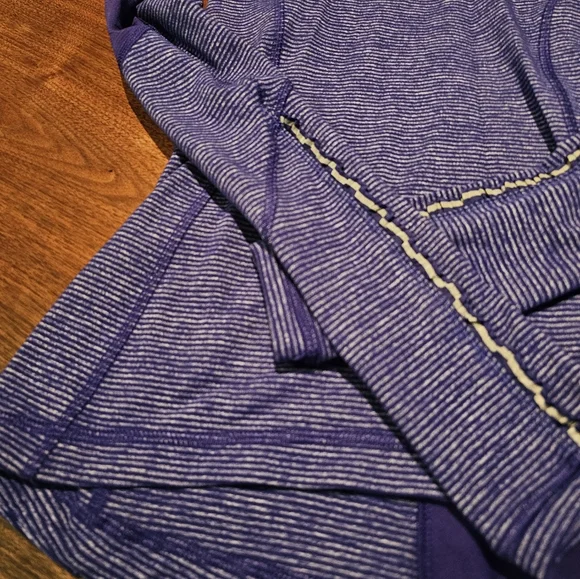 lululemon Long Sleeve Size 4 - Picture 2 of 8
